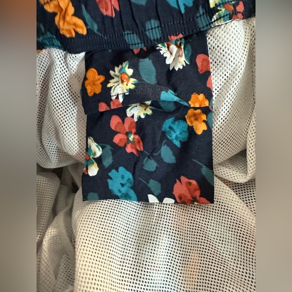 J. Crew Men’s Size Large Floral Print Original Swimwear Shorts - Picture 8 of 10